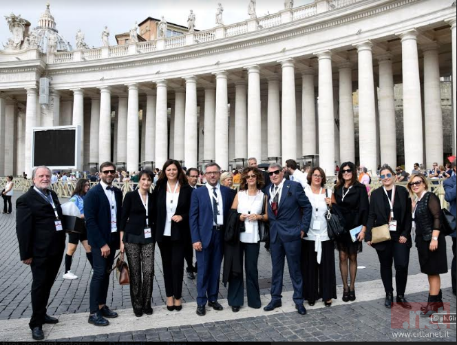 delegazione-giornalisti-cattolici-dal-Papa.PNG