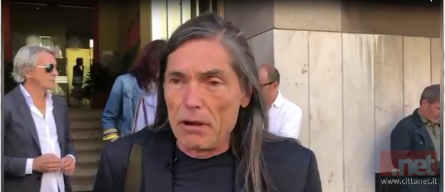 strisce-blu-oggi.PNG